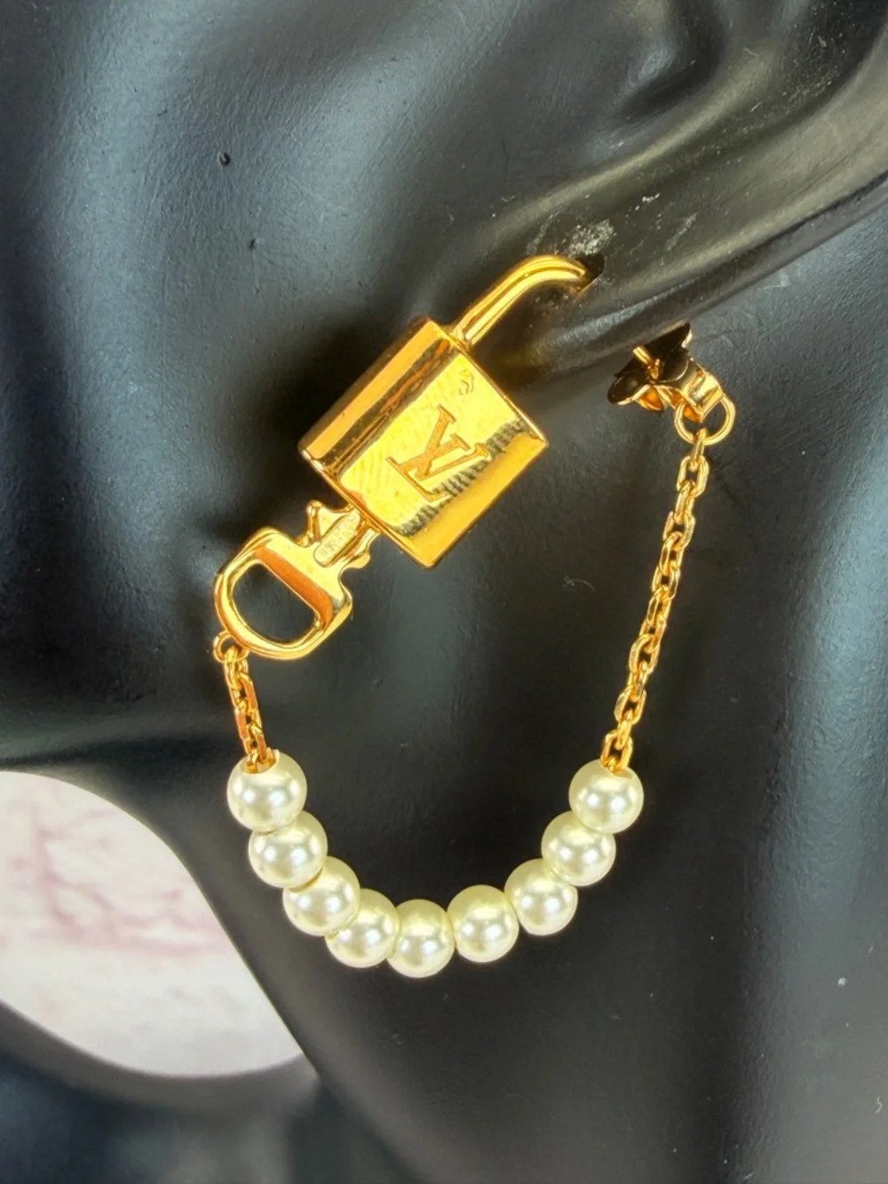 Louis Vuitton Pearlock Gold and White Pearl Chain Earring
